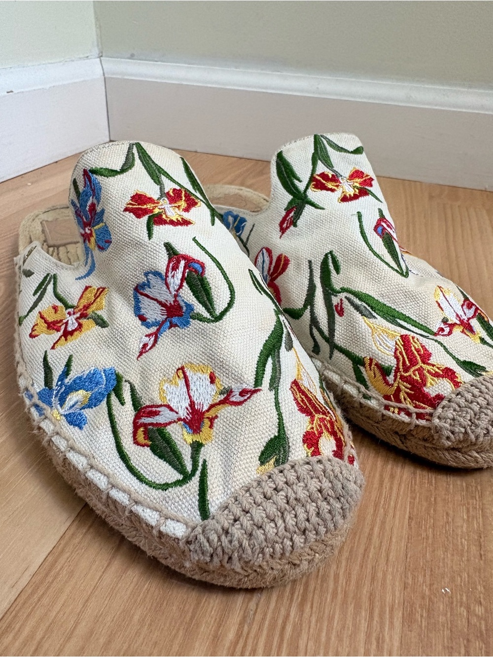 Tory Burch Multicolor Floral Embroidered Canvas Espadrille Mules - Picture 10 of 10